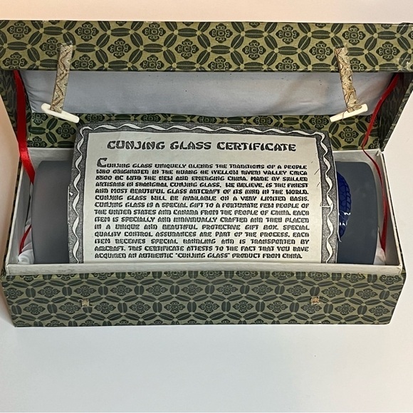 VINTAGE CUNJING Chinese Art Glass, Cobalt Blue Vase with Certificate, approx 10” - Picture 10 of 12